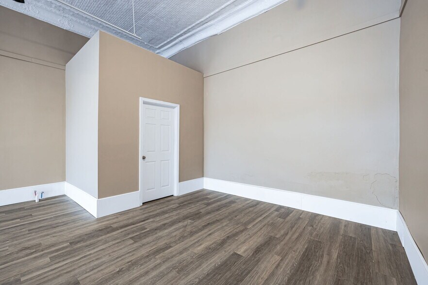 More Photos Of 24 #3 South Andrews Ave, Hot Springs Office For Sale