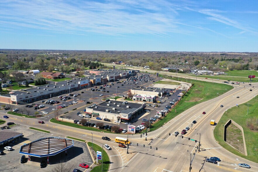 More Photos Of 1001-1089 W Lane Rd, Machesney Park General Retail For Sale