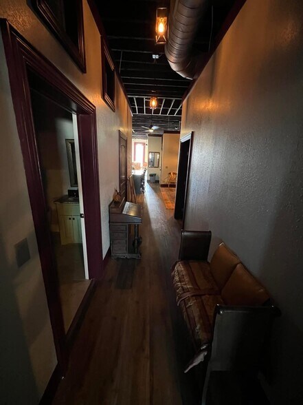 More Photos Of 119 E 5th St, Bonham Restaurant For Sale