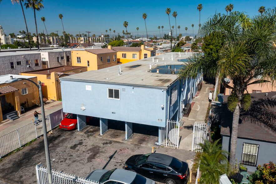 More Photos Of 921 W 82nd St, Los Angeles Apartments For Sale