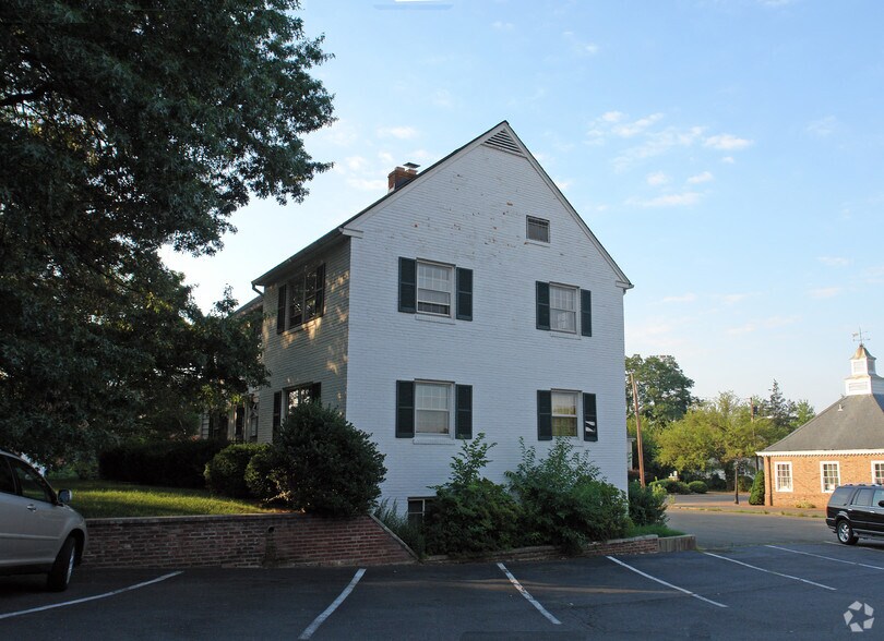 More Photos Of 301 Park Ave, Falls Church Office For Lease