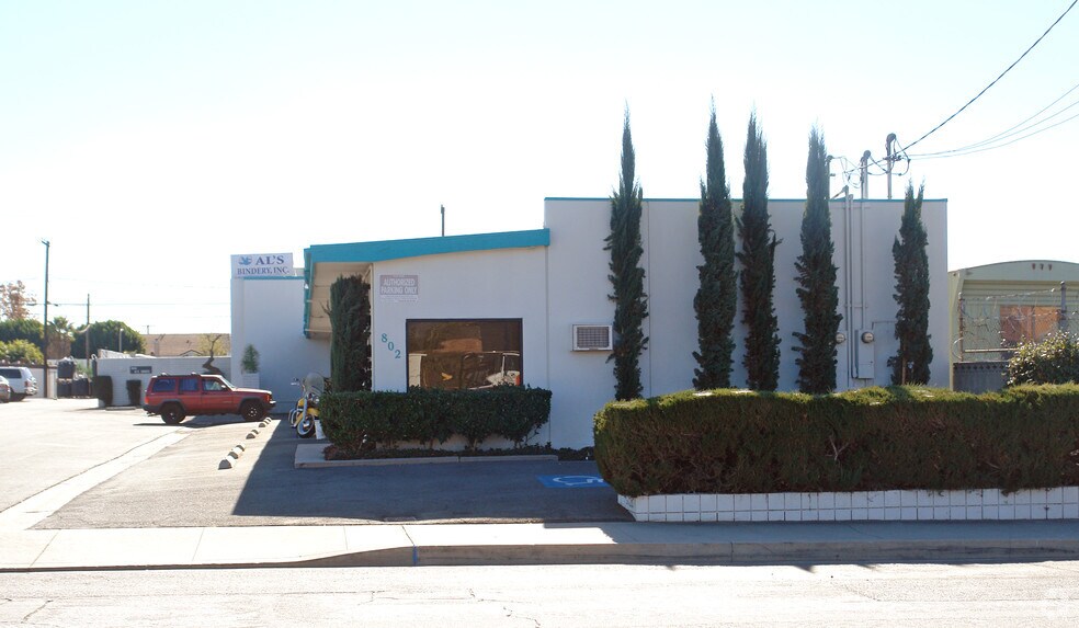 More Photos Of 802-852 E Edna Pl, Covina Warehouse For Lease