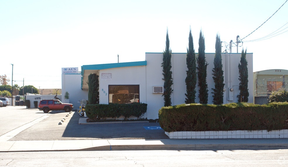 More Photos Of 802-864 E Edna Pl, Covina Warehouse For Lease