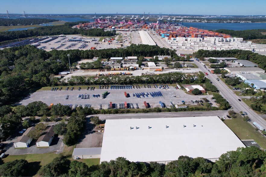 More Photos Of 472 Long Point Rd, Mount Pleasant Truck Terminal For Lease