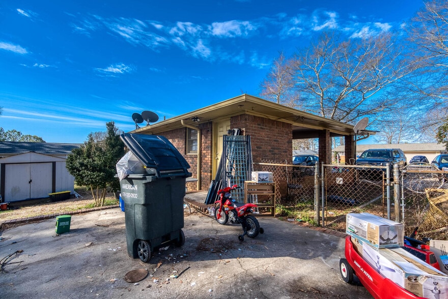 More Photos Of 3865 Story Dr SW, Marietta Medical For Sale