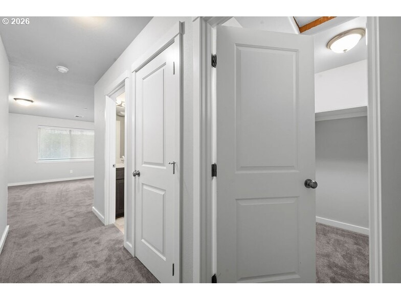 More Photos Of 1524 SE Honeysuckle Loop, Warrenton Apartments For Sale