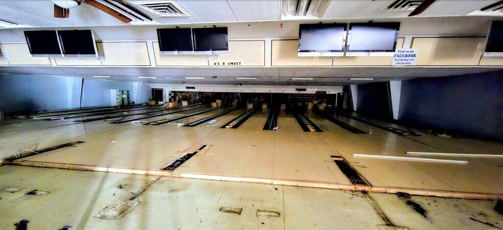 More Photos Of 2013 Falls Blvd N, Wynne Sports And Entertainment For Sale
