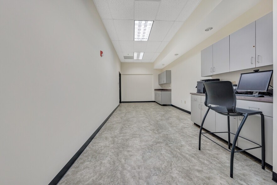 More Photos Of 2000 Virginia Ave, Collinsville Office For Lease