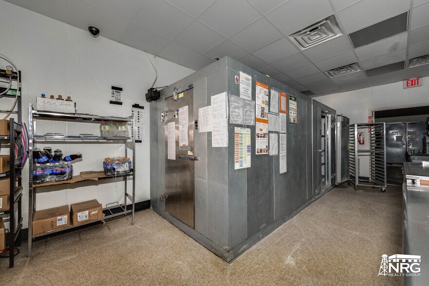 More Photos Of 321-329 Dodson St, Midland Storefront For Lease