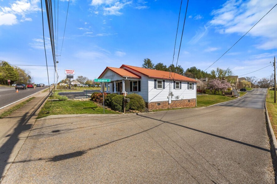 More Photos Of 9044 Middlebrook Pike, Knoxville Auto Dealership For Lease