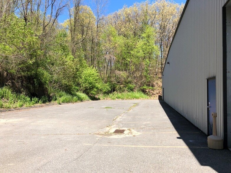 More Photos Of 159 Grassy Plain St, Bethel Manufacturing For Sale