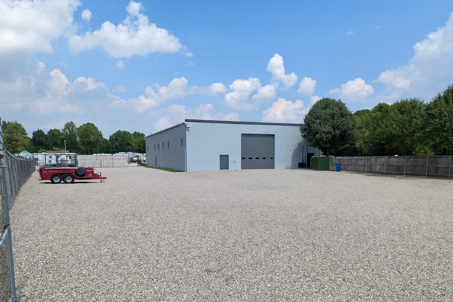 More Photos Of 11353 Lebanon Rd, Cincinnati Light Distribution For Lease