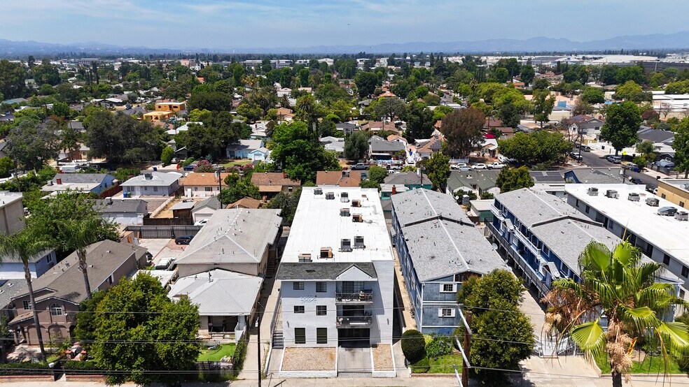 More Photos Of 7437 Haskell Ave, Van Nuys Apartments For Sale