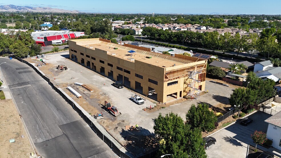 Primary Photo Of 535 & 575 Harvest Park Dr, Brentwood Light Distribution For Lease