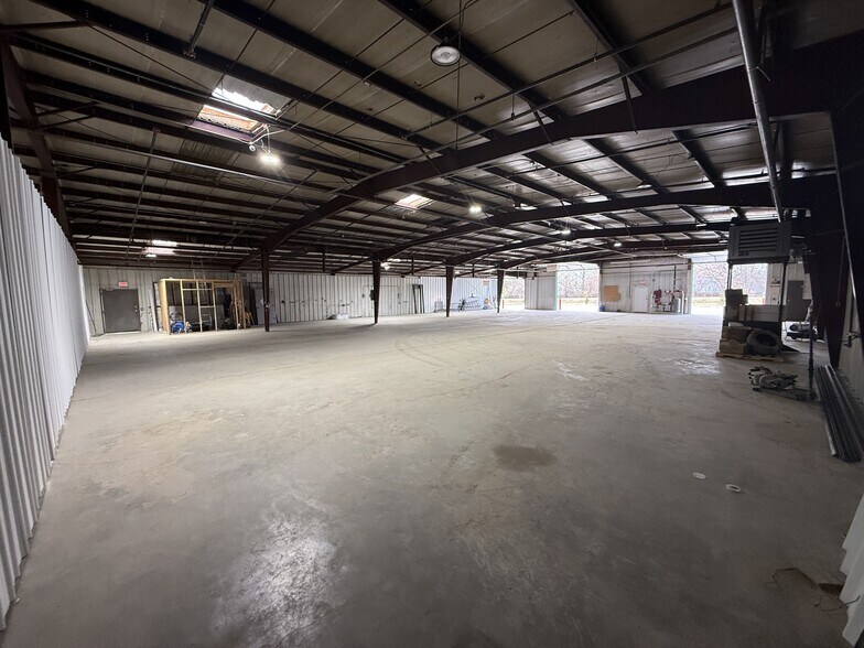 More Photos Of 19901 E Highway 51, Broken Arrow Warehouse For Lease