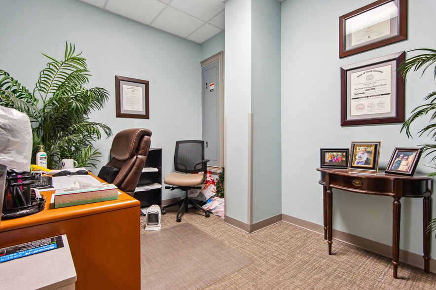 More Photos Of 4275 Western Blvd, Jacksonville Medical For Sale