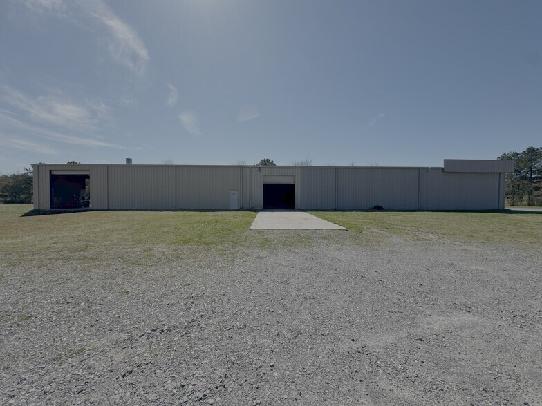 More Photos Of 205 Industrial Dr, Copperhill Manufacturing For Lease