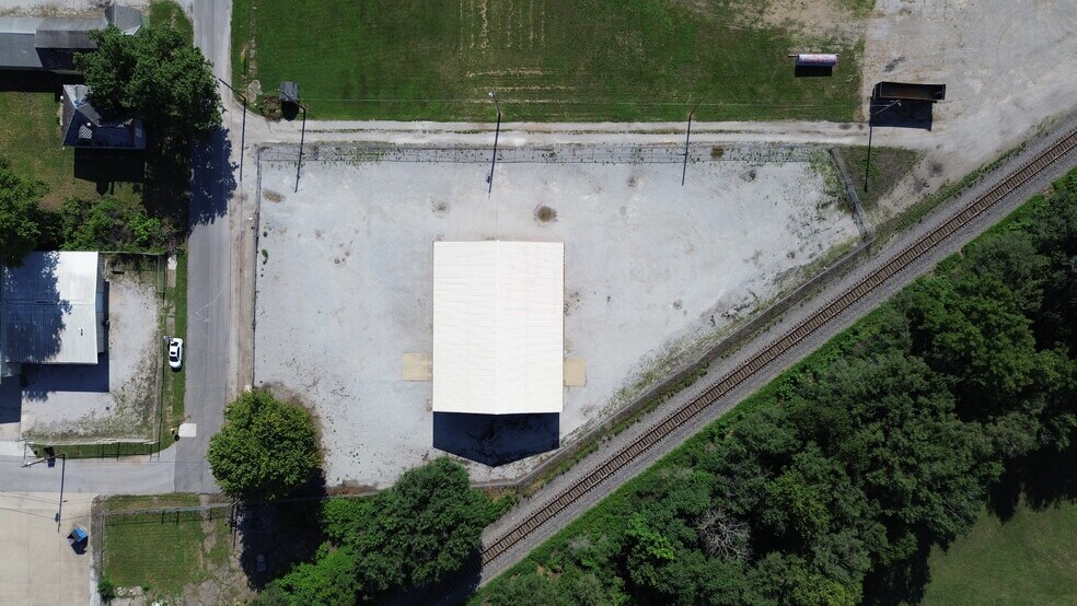 More Photos Of 1101 Swan, Terre Haute Warehouse For Sale