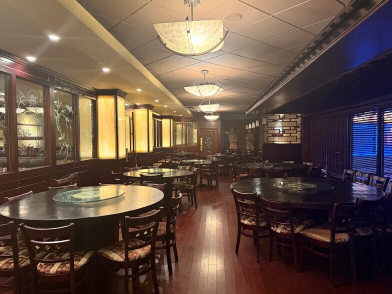 More Photos Of 938-982 Maple Rd, Buffalo Storefront Retail Office For Sale