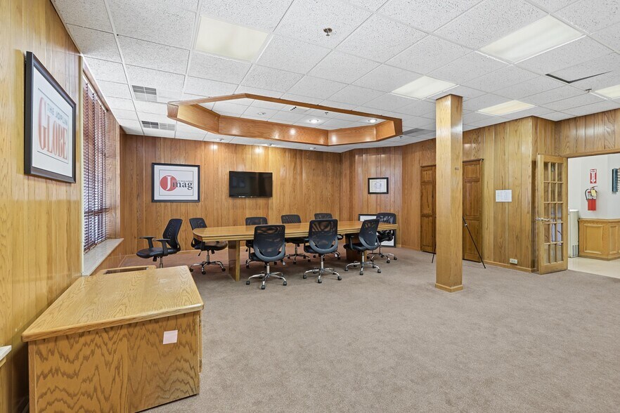 More Photos Of 117 E 4th St, Joplin Office For Sale