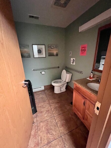 More Photos Of 3530 Southern Blvd, Youngstown Veterinarian Kennel For Lease