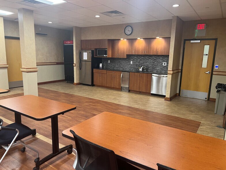 More Photos Of 330 Changebridge Rd, Pine Brook Office For Sale