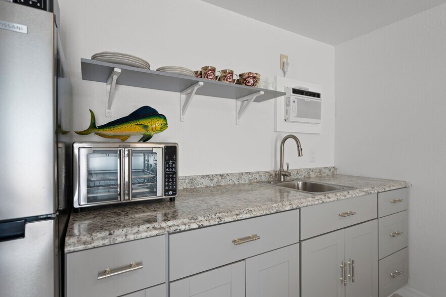 More Photos Of 13901 Old Dixie Hwy, Hudson Multifamily For Sale