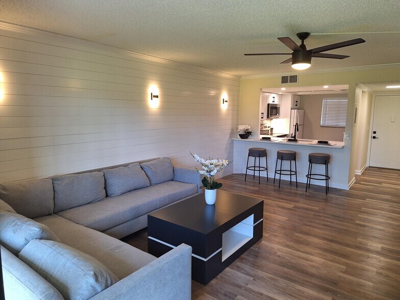More Photos Of 3700 BENEVA Rd, Sarasota Apartments For Sale