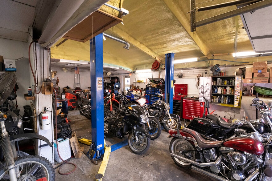 More Photos Of 225 Forsgate, Jamesburg Auto Repair For Sale