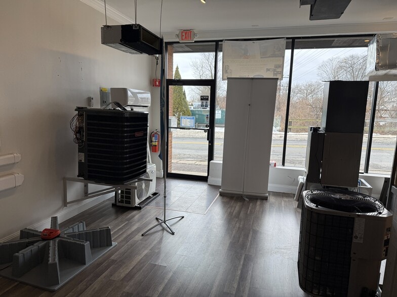 More Photos Of 525 N Barry Ave, Mamaroneck Storefront For Lease