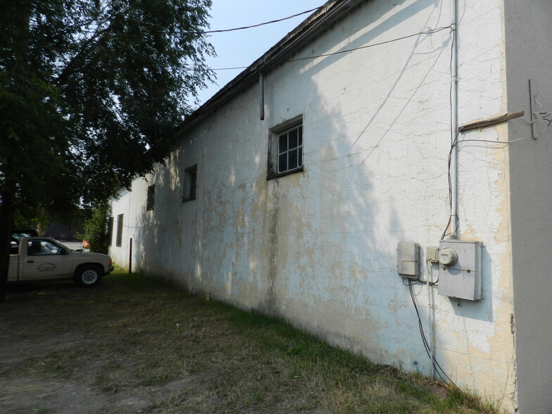 More Photos Of 104 Challis St, Salmon Warehouse For Sale