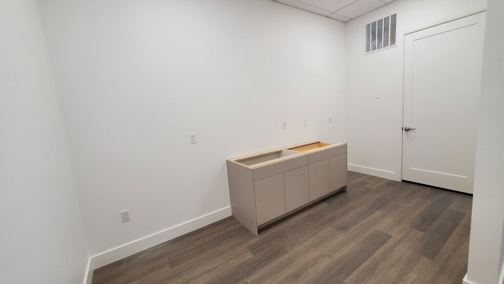 More Photos Of 752 2250 West, Springville Warehouse For Lease