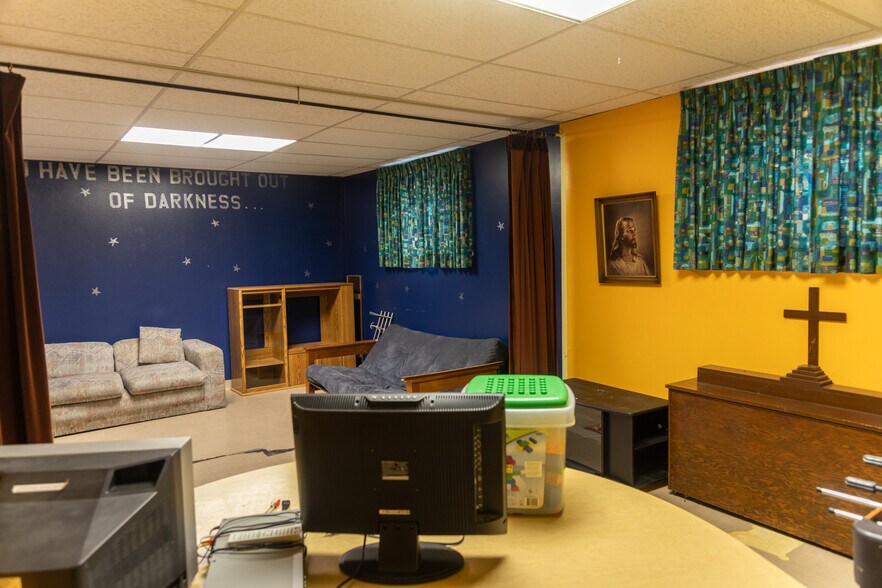 More Photos Of 381 H St, Hampton Religious Facility For Sale