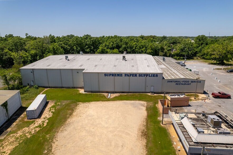 More Photos Of 8965 Pensacola Blvd, Pensacola Warehouse For Lease