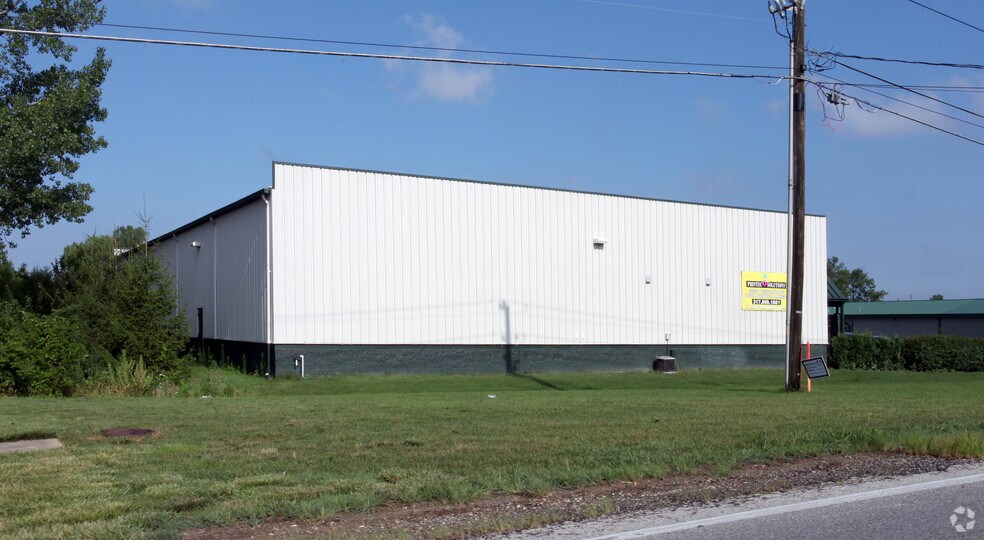 More Photos Of 2840 Mitthoeffer Pl, Indianapolis Warehouse For Sale