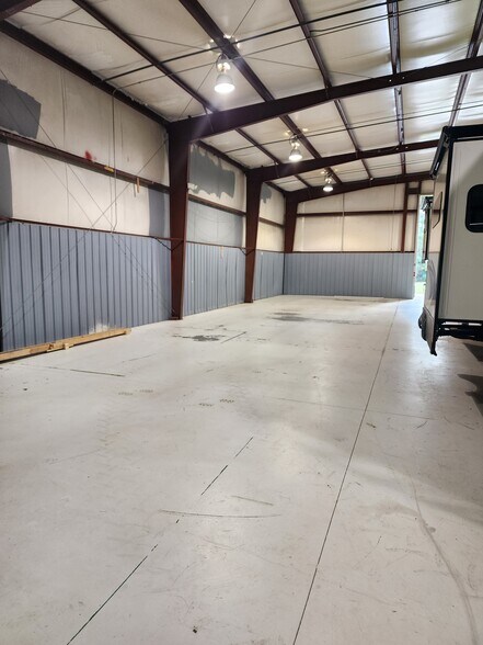 More Photos Of 111 Montclair St, Tullahoma Warehouse For Lease