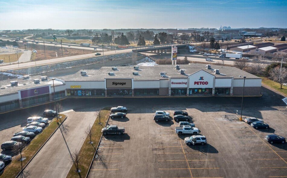 More Photos Of 1875 S Koeller St, Oshkosh Restaurant For Lease