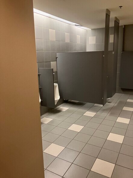 More Photos Of 40 W 2nd St, Dayton Office For Sale