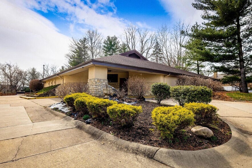 More Photos Of 5629 Bridgetown Rd, Cincinnati Flex For Sale
