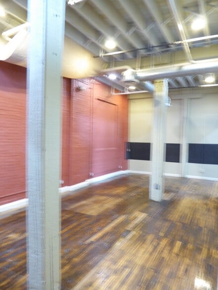 More Photos Of 1667 E 40th St, Cleveland Loft Creative Space For Sale