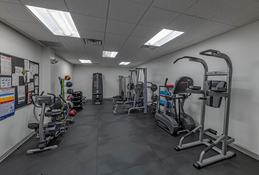 More Photos Of 15109 Heathrow Forest Pky, Houston Office For Sale