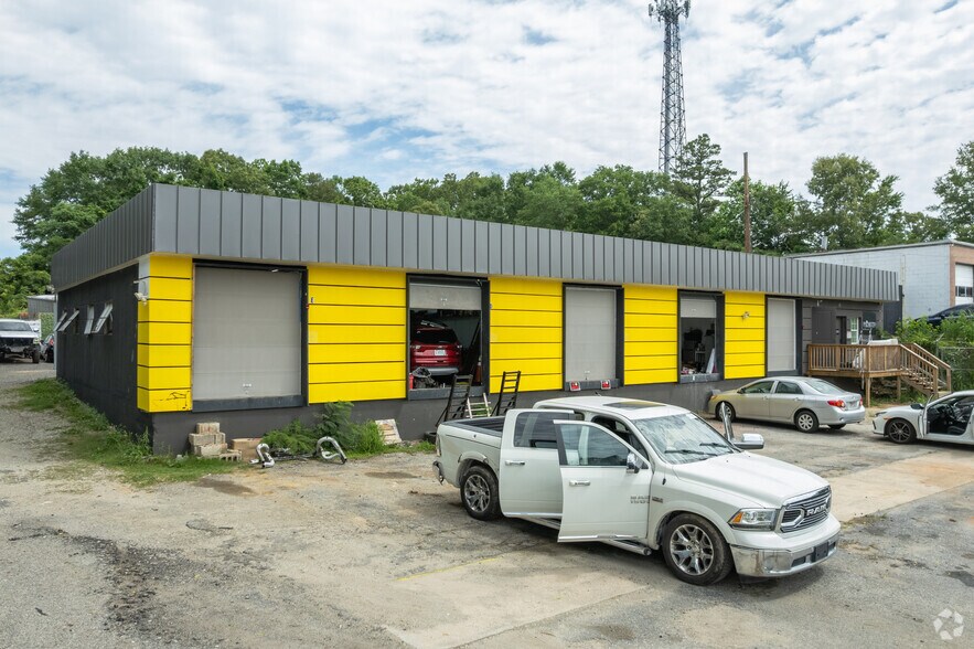 More Photos Of 860 W Main St, Spartanburg Light Distribution For Sale