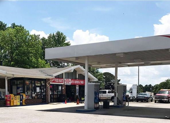 More Photos Of 302 N Main St, Fuquay-Varina Convenience Store For Lease