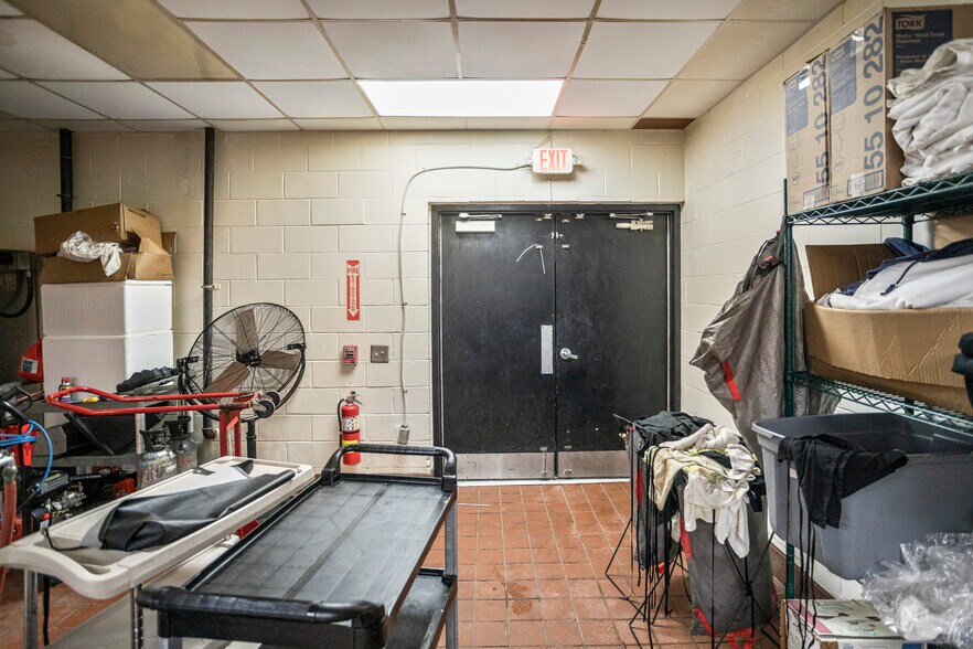 More Photos Of 762 Veterans Pky, Hinesville Restaurant For Sale