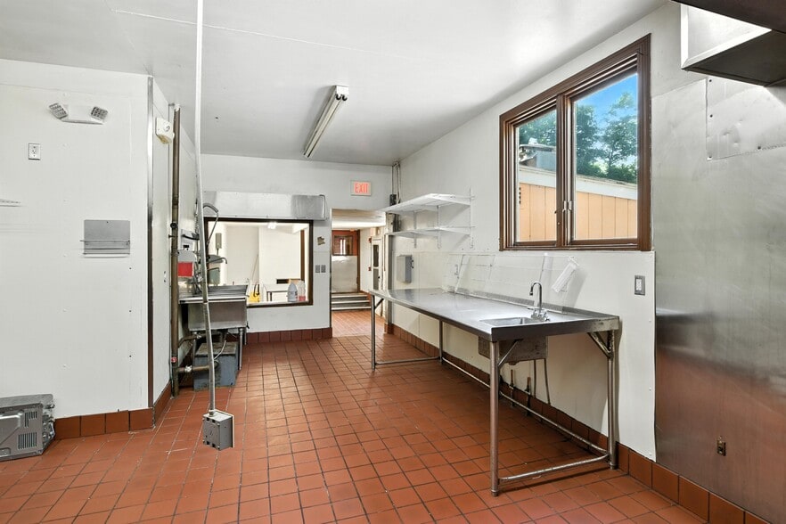 More Photos Of 48 Russell St, Hadley Restaurant For Lease