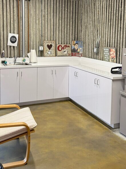 More Photos Of 17550 Gillette Ave, Irvine Manufacturing For Sale