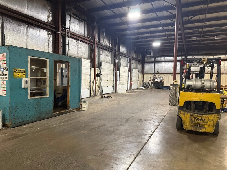 More Photos Of 211 W Point Ave, Dunkirk Warehouse For Lease