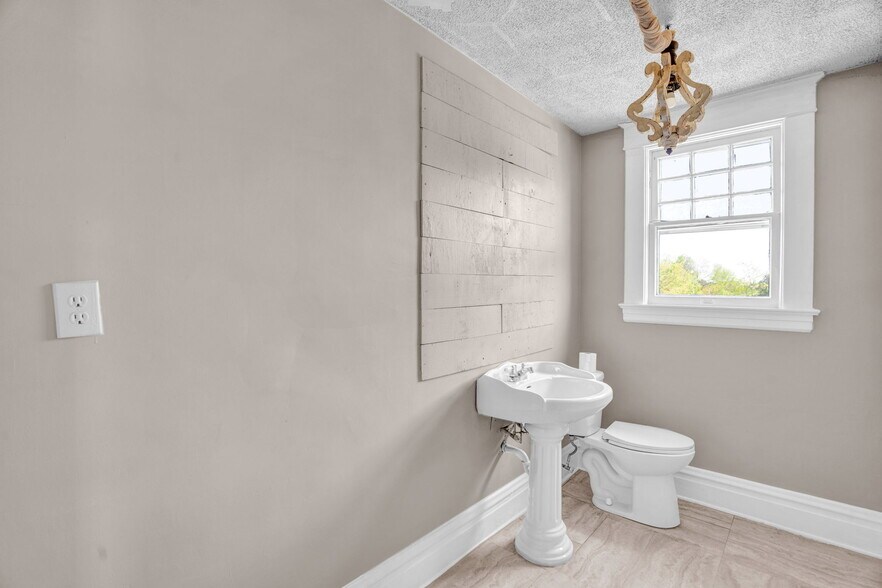 More Photos Of 206 E Main St, Jamestown Office For Sale