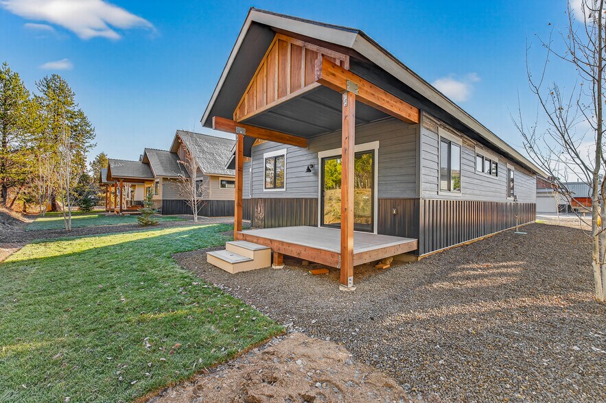 More Photos Of 101, 103, 105 Bighorn Court, Mccall Specialty For Sale