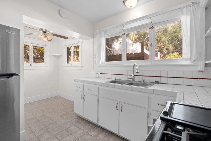 More Photos Of 2024 Laurel Canyon Blvd, Los Angeles Multifamily For Sale